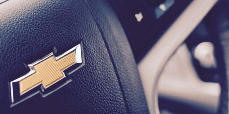 Chevrolet prepara sedã barato versões