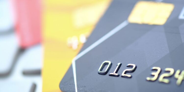 Cliente cancela cartão banco continua