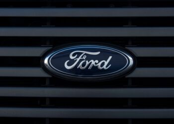 Mil funcionários maior fábrica ford