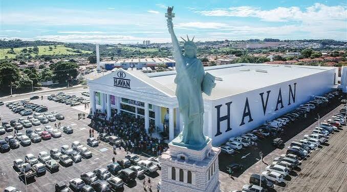 Lojas gigantes estátua liberdade havan