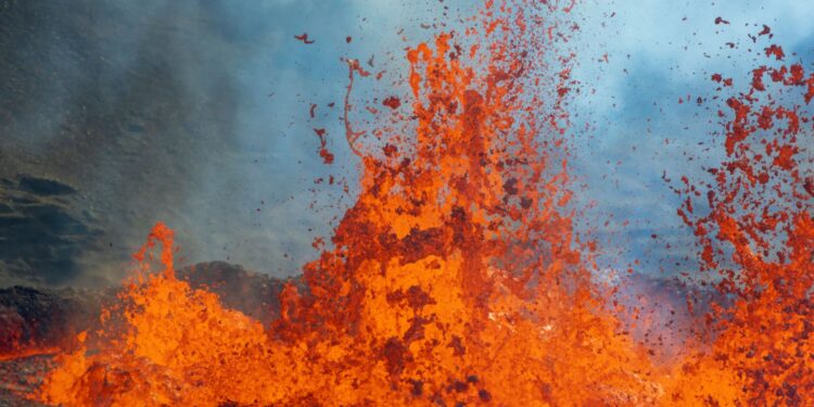 Erupção vulcânica ocorrida provocou chamado