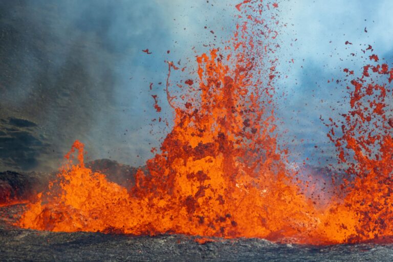 Erupção vulcânica ocorrida provocou chamado