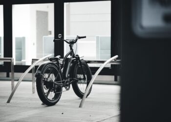 Entregador financia bicicleta elétrica mil