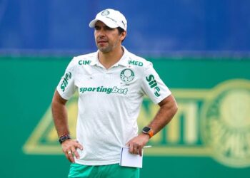 Flamengo surpreende tira sarro abel