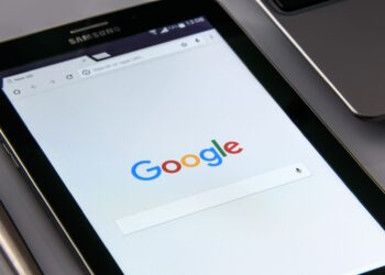 Funcionário usa imagens google provar