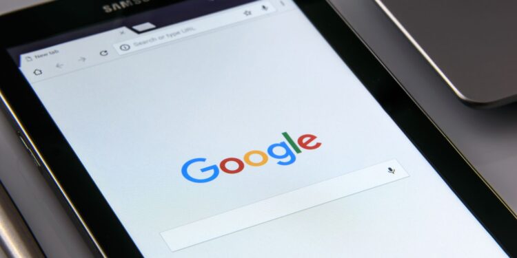 Funcionário usa imagens google provar