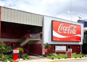 Gigante refrigerantes fecha fábricas toma
