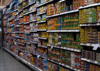 Gigante supermercados fatura bilhões anuncia