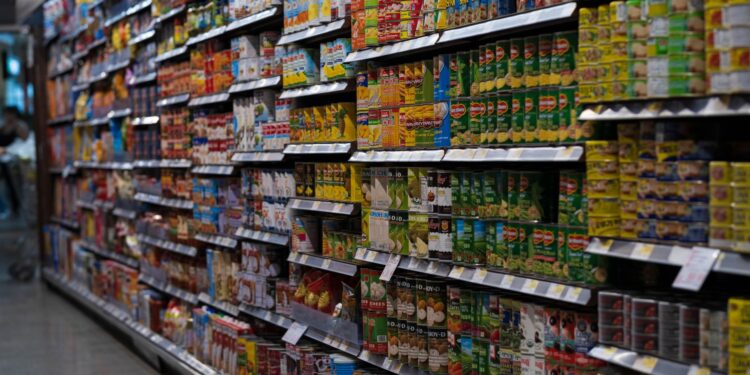 Gigante supermercados fatura bilhões anuncia