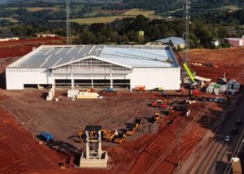 Havan ergue megaloja milhões tempo