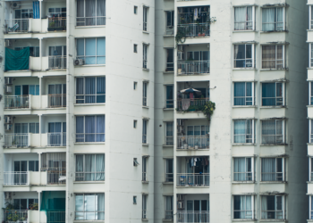 Homem compra apartamento mil achando