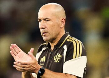 Leonardo jardim está encantado atacante