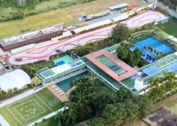 Mansão brasileiro garagem carros piscina