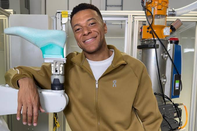 Mbappé encerra parceria nike vira
