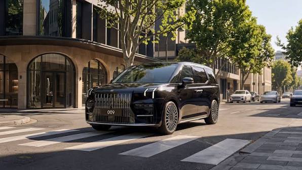 Minivan chinesa mil poltronas giram