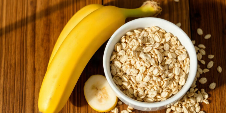 Misture banana aveia faça lanche