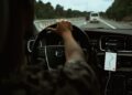 Motorista aplicativo trabalha quase horas