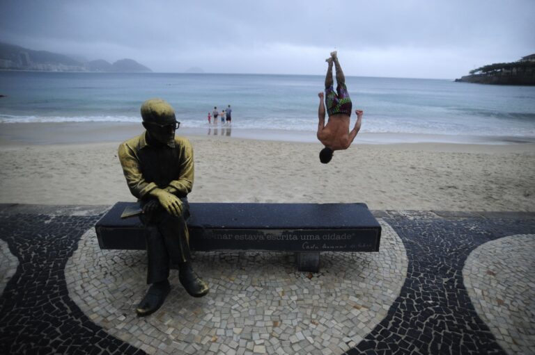 Meio caminho tinha pedra poema