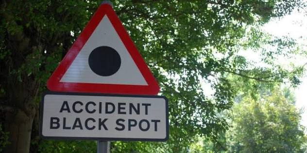 Significa placa trânsito círculo preto