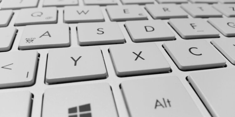 Teclas computadores seguem ordem alfabética