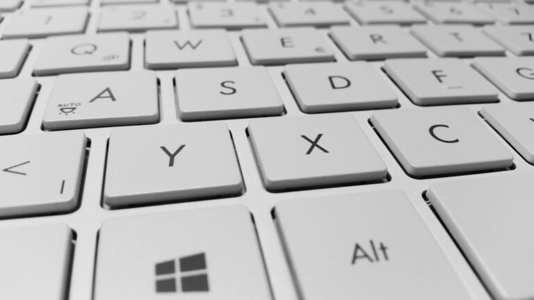 Teclas computadores seguem ordem alfabética