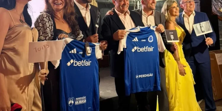 Mil camisa cruzeiro vendida leilão