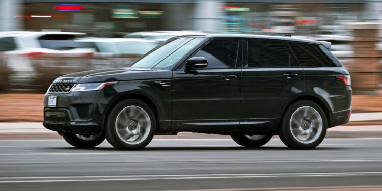 Range rover escolhe caminho diferente