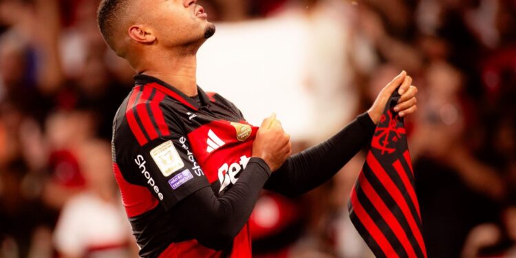 Samuel lino saiu campo irritado