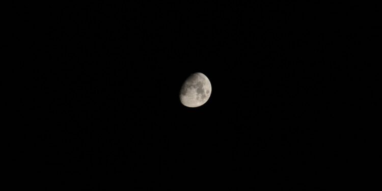 Lua possui atmosfera respirável humanos