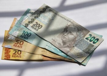 Trabalhadores carteira assinada têm dinheiro