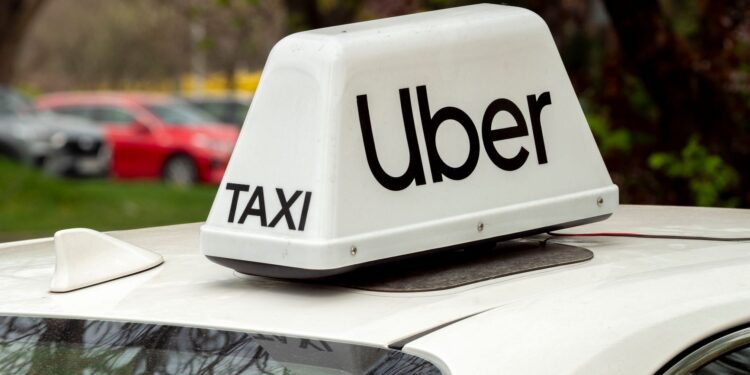 Uber muda regras retira modelos