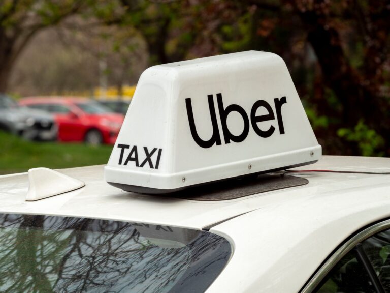 Uber muda regras retira modelos