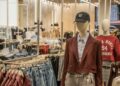 Vendedor ambulante oferecia roupas caminhonete