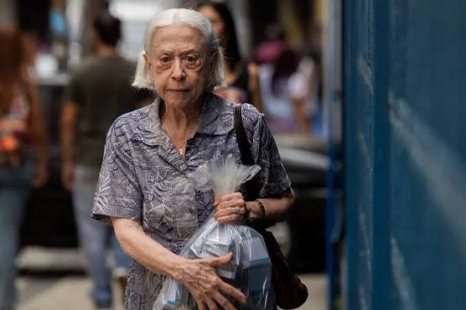 Fernanda montenegro mantém hábitos fazem