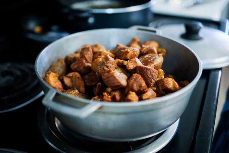 Carne panela fica macia corte