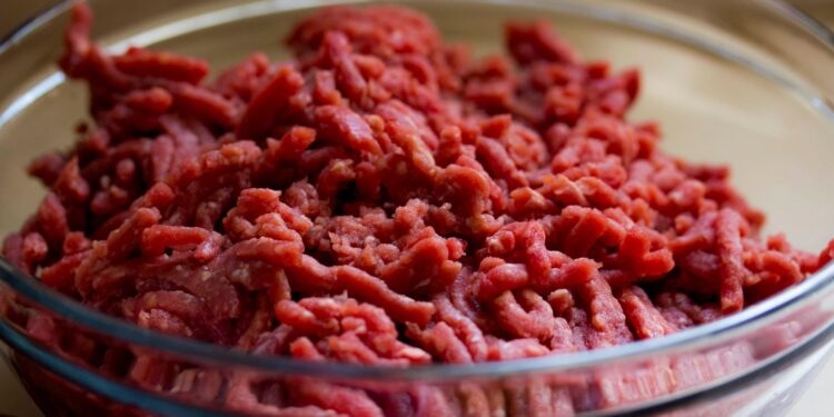 Carne moída fica suculenta mexida