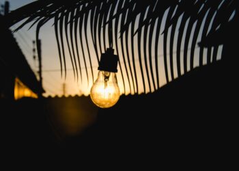 Conta luz sobe quase pesa