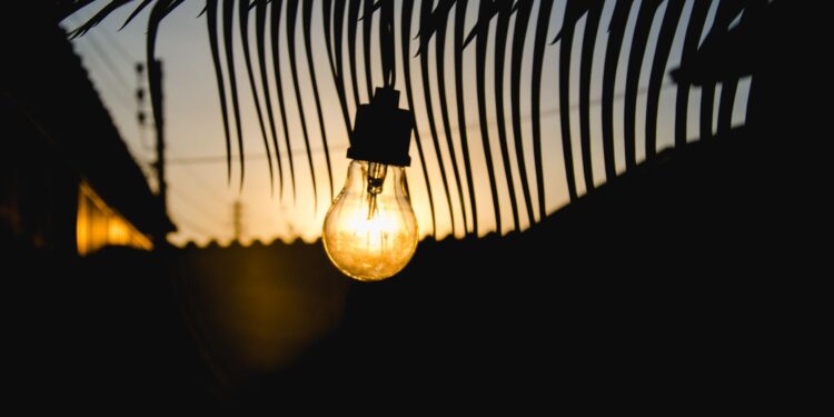 Conta luz sobe quase pesa