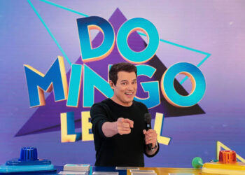 Enquanto recebe salário milionário sbt