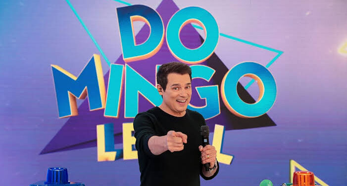 Enquanto recebe salário milionário sbt