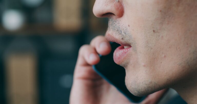 Especialistas psicologia explicam falam sozinhas