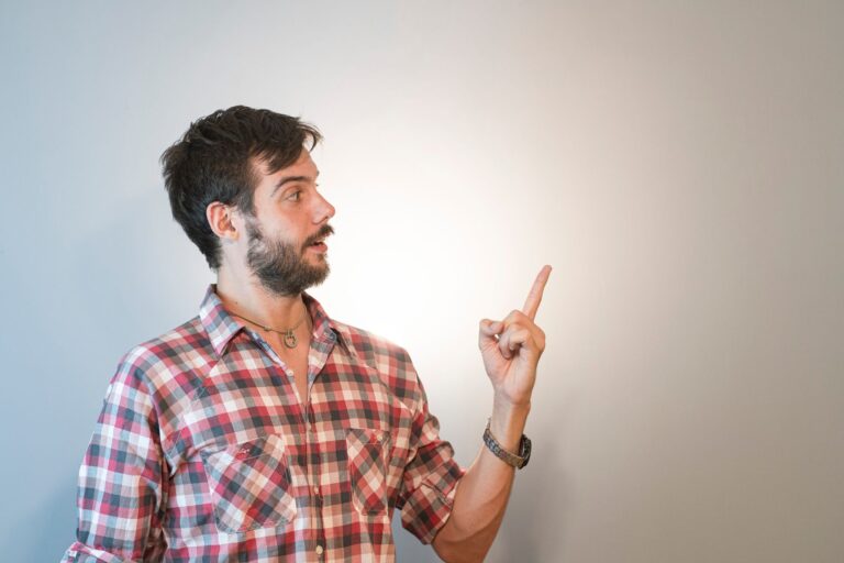 Especialistas psicologia explicam falar sozinho