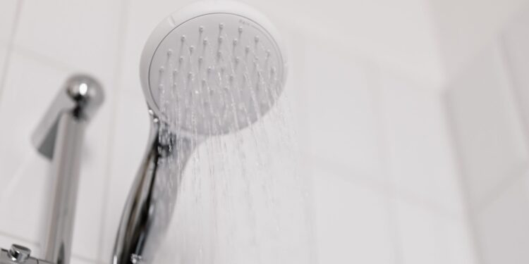 Família mantém chuveiro posição inverno