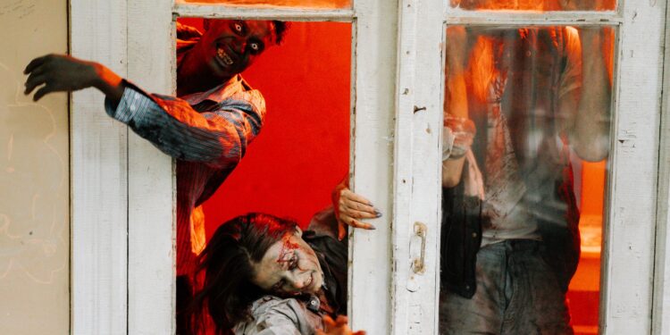 Fantasia zumbi aproveita roupas antigas