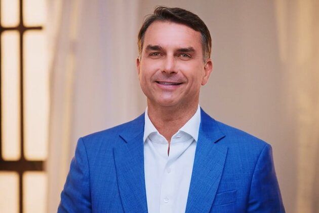 Flávio bolsonaro volta atrás decisão