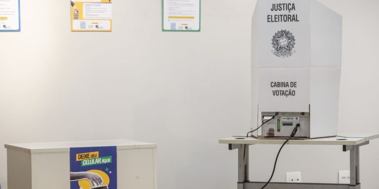 Homem saiu votar descobriu alguém