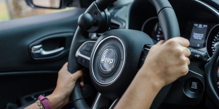 Jeep confirma novo renegade prepara