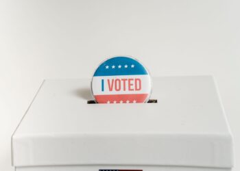Mulher registrou próprio cachorro votar