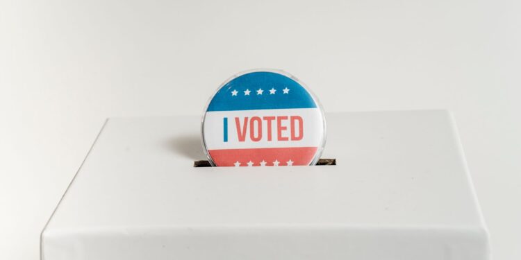 Mulher registrou próprio cachorro votar