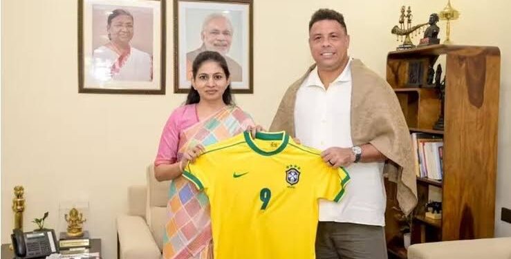 Ronaldo deixou futebol lado instante
